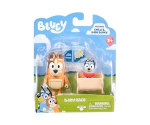 Bluey Figur 2 Pack Baby Race | 2 Figuren Pack con Chilli e Baby con accessori