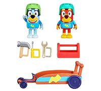 Bluey Rusty and Bluey's Go-Kart Playset; Action Figure ufficiali da collezione Rusty da 6,3-7,6 cm con go-kart, caschi, strumenti e accessori per cassetta degli attrezzi