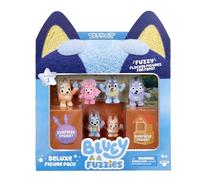 Bluey Set di figure Fuzzies Deluxe con 6 mini statuette da collezione appositamente floccate. Include 2 figurine a sorpresa (pacchetto cieco), carte collezionabili e guida da collezionare. 80 A