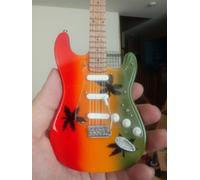 Bob Marley-Fender STRATOCASTER Rasta Bandiera Tribute1:4 Scala Replica Per ~ New