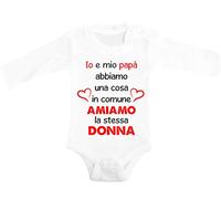 Body neonato manica lunga io e mio Papà abbiamo una cosa in comune, amiamo la stessa donna - festa della mamma - Body simpatici e divertenti - Body da Neonato Divertenti - 12 MESI - MANICA LUNGA