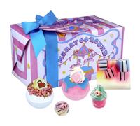 Bomb Cosmetics Cotton Candy Dreams - Set regalo da 5 pezzi con oli essenziali, con bombe da bagno, sapone e crema da bagno