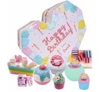 Bomb Cosmetics The Ultimate Happy Birthday Gift Set - 8 trattamenti per il corpo e il bagno fatti a mano con oli essenziali, saponi, blaster da bagno, malva e balsamo per le labbra per una lussuosa