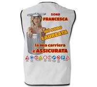 Bombo Gilet Personalizzato per Laurea - Mezzobusto della Laureata che Esce da un Bidone con Foto e Nome