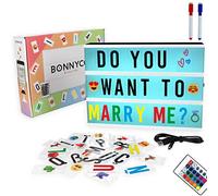 BONNYCO Light Box Cambio Colore con 400 Lettere e Emoji, Telecomando 16 Colori, 2 Pennarelli. Lavagna Luminosa con Lettere Luminose, Idee Regalo Compleanno, Natale. Scritte Luminose, Decorazioni Casa