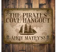 Bonoff Pirates Cove Hangout Sign, Pirates Hangout, Pirate Lover Sign, Cartello per Pirata, Kid Pirate Room Sign, Caraibbean Pirate, Targa in metallo di qualità 30,5 x 20,3 cm