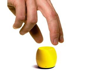 Boompods Zero Cassa con Microfono Portatile Bluetooth - Mini Altoparlante Impermeabile IPX6, 5 Ore di Autonomia, Ricarica Wireless, Funzione Selfie per Doccia, Esterni e Viaggiare, Giallo