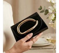 Borsa clutch elegante e di lusso da donna, con superficie nera a specchio e chiusura a patta con decorazione dorata, che combina moda ed eleganza, adatta per matrimoni, feste, gala ed altre occasioni