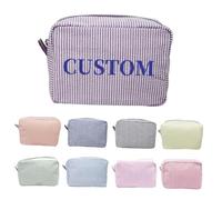 Borsa per il trucco personalizzata con ricamo del nome, graziosa borsa per cosmetici in seersucker personalizzata, borsa da viaggio per articoli da toeletta, regalo di compleanno per donne amiche