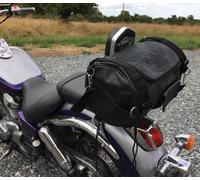 Borsa Sissi Bar In Cuir Morbido Aigle / eagle Nero Per Harley Shadow Intruder VN
