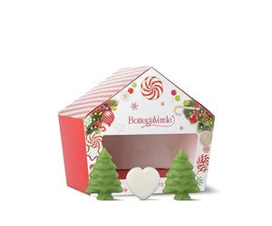 Bottega Verde - Confezione Regalo con 3 Saponette Profumate, 2 a Forma di Albero e 1 a Forma di Cuore, in un Cofanetto Festivo, Idea Regalo
