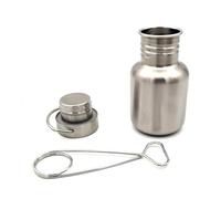 Bottiglia da campeggio in acciaio inox con gancio a bocca per un comodo utilizzo in ambienti selvaggi (350 ml)