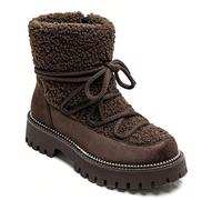 Bottines d'hiver fourrées con semelle crantée et lacts fantaisie, détail clouté autour de la semelle Affronta l'inverno con stile grâce a ces imbottigliamenti d'ispirazione montagnarde, ideali per com