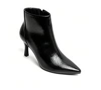 Bottines e talon aiguille avec bout pointu, disponibles in plusieurs finitions élégantes: cuir lisse, suédine ouspect verni. Eleganti e intemporelles, bottines à talon fin sont conçues pour sublimer t