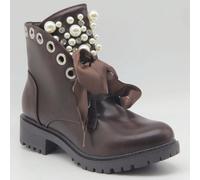 Bottines Noires Vernies à Perles et Gros Nœud - Élégance Urbaine et Détail Couture Stile affermativo avecs imbottigliamenti noires vernies, conquiste pour captive touts.La semelle crantée garantisce u