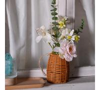 Bouquet di fiori artificiali con cestini per le celebrazioni festive del