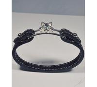 Bracciale in argento con testa di gatto in rilievo e smeraldi, cinturino Luce