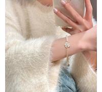 Braccialetto di perle di camelia che integra la linea botanica e catena in oro galvanizzato uniforme con accenti di perle