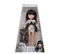 Bratz Charmz Jade - Bambola fashion con braccialetto con charm collezionabile, include abbigliamento e accessori, fornita in una confezione da esposizione, da personalizzare e collezionare