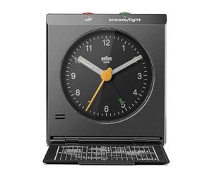 Braun classica sveglia analogica da viaggio con funzione snooze, design vintage, dimensioni compatte, coperchio pieghevole, movimento al quarzo silenzioso, sveglia crescendo in bianco, modello BC05B.