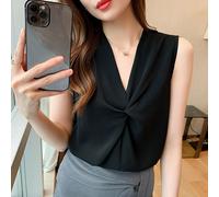 Breeze Through Summer in questa elegante camicia da donna manica meno scollo a V