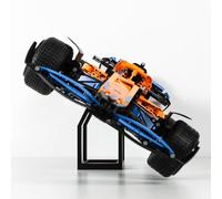 Brickify Espositore compatibile con LEGO Technic McLaren F1 42141 - Premium scaffale per modelli di auto da corsa Formula 1 - Supporto per display angolato per collezionisti - modelli di auto non in