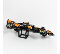Brickify Espositore compatibile con LEGO Technic McLaren F1 42228 - Mensola premium per modelli di auto da corsa di Formula 1 - Supporto angolare per collezionisti - Modello auto non incluso