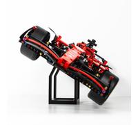 Brickify - Supporto espositivo compatibile con LEGO Technic Ferrari F1 42207 - Supporto a mensola premium per modelli di auto da corsa Formula 1 - Supporto espositivo angolato per collezionisti