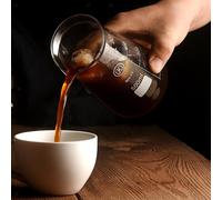 Brocca per montare la panna, misurino in vetro conico per acqua e caffè