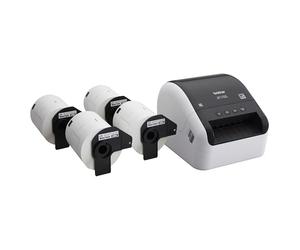 Brother Pacchetto QL-1100c, stampante per etichette di ampio formato, stampa etichette postali, codici a barre e codice QR, connettività USB, oltre a 4 rotoli di nastri per etichette DK originali DK