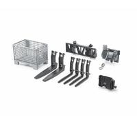 Bruder 02318 - Set di Accessori per Caricatore Frontale | Include adattatore, pallet a griglia, verricello, 4 forche per fieno e 2 forche per pallet, adatto per caricatori e trattori