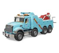 bruder 02831 - MACK Granite camion di soccorso e traino | Con modulo luci e suoni per interventi, braccio della gru regolabile in altezza, carro attrezzi, giocattolo, 1:16