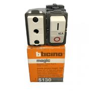 Bticino Magic 5130 Blocco con presa 16A e interruttore magnetotermico automatico