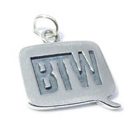 BTW charm in argento sterling .925 x 1 By The Way & Between Charms di testo