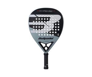 Bullpadel Migliora il gioco dei giovani con HACK JR 26 La racchetta da padel HACK JR 26 di Bullpadel è progettata per i futuri campioni. Leggera e resistente, offre ai bambini il massimo controllo e p