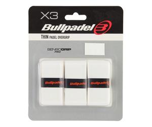 Bullpadel Progettato per i giocatori che cercano il massimo della presa e del tocco. Il SENSO GRIP è costituito da un componente in resina che allontana l'umidità. Il suo spessore ridotto (0,60 mm) e