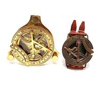 Bussola in ottone con meridiana, strumento di navigazione marittima vintage, pelle dorata e marrone, design con numeri romani, collezione nautica decorativa