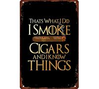 Buywell Targa in metallo con scritta in lingua inglese "That's What I Do I Smoke Cigars and I Know Things", stile vintage, decorazione per casa, bar, negozio, caffè, regalo, 20,3 x 30,5 cm