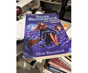 By Silver RavenWolf To Ride a Silver Broomstick (2e)