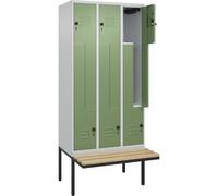C + P Möbelsysteme C+P | Armadietto a Z Classic PLUS con panca | 3 scomparti | grigio chiaro/verde reseda | largh 900 mm | serratura girevole di sicurezza | panca sporgente | legno duro di faggio