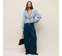 Camicetta con volant e dettaglio con fiocco sul davanti, colore azzurro chiaro, perfetta per l'autunno come elegante abbigliamento da ufficio, chic da indossare come ospite a un matrimonio, e versatil