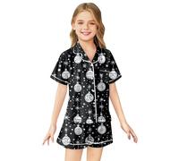 Camicia da notte da bambina a maniche corte con colletto e bottoni sul | La camicia da notte nera ha un colletto, maniche corte e una fila di bottoni sul davanti, con motivi stagionali bianchi
