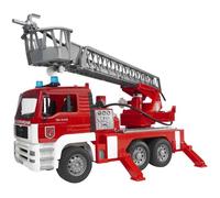 Camion dei pompieri MAN con pompa dell'acqua e scala