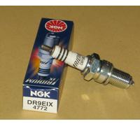 Candela NGK Iridium DR9EIX per Kawasaki ZR-7 750 F Anno Fab. 1999-2004