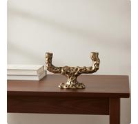 Candeliere doppio scultoreo con texture, decorazione da tavolo.