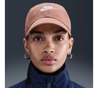 Berretto da tennis Nike Club Unstructured Futura Wash - rose gold/white - Marrone (S/M)