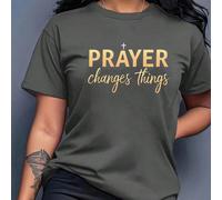 Caratterizzato da una stampa "La preghiera cambia tutto" e un design a croce dorata - una morbida e traspirante maglietta casual a girocollo adatta per il tempo libero quotidiano, che mostra uno stile
