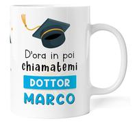 Caribu design Tazza Personalizzata Laurea Uomo - Idea Regalo per Neolaureato/Festa/Tesi Personalizzabile con Nome per Lui - Tocco e Frase Chiamatemi Dottore (Ragazzo)