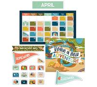 Carson Dellosa Let's Explore - Set di bacheche con calendario, decorazione per aule di viaggio, con intestazioni mensili, vacanze, compleanni, copertine vuote e poster motivazionali (123 pezzi)