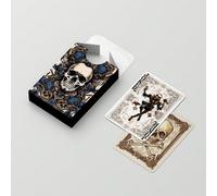 Carte da gioco di poker della dinastia scheletro, caratterizzate da quattro semi unici della legione di scheletri, con un motivo a rilievo tridimensionale di teschi sul retro delle carte. È una carta 